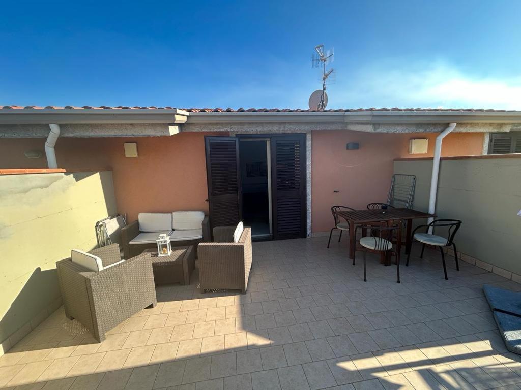 Nina Apartament Giardini Naxos Con Posto Auto Buitenkant foto