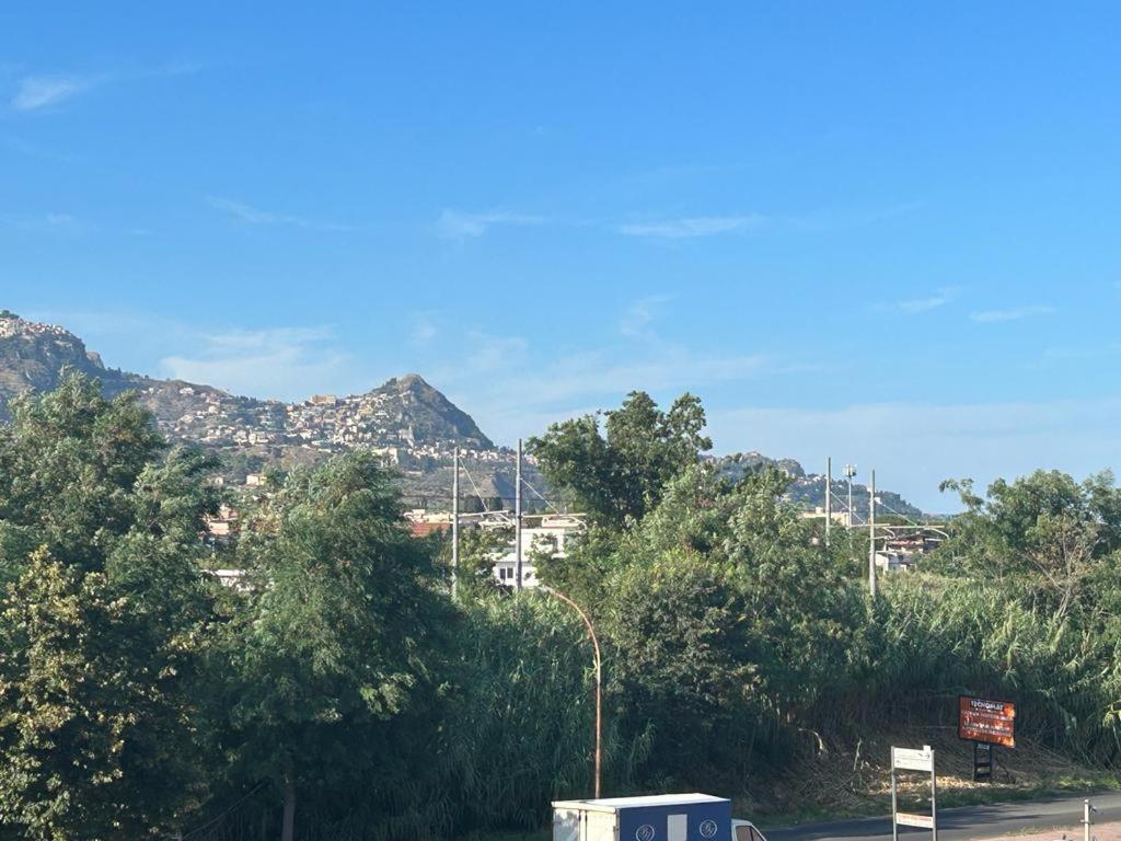 Nina Apartament Giardini Naxos Con Posto Auto Buitenkant foto