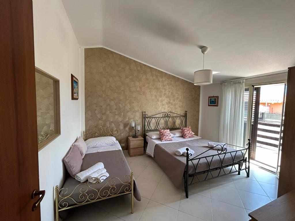 Nina Apartament Giardini Naxos Con Posto Auto Buitenkant foto