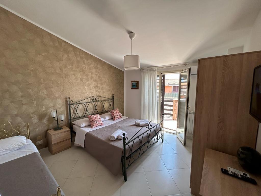 Nina Apartament Giardini Naxos Con Posto Auto Buitenkant foto