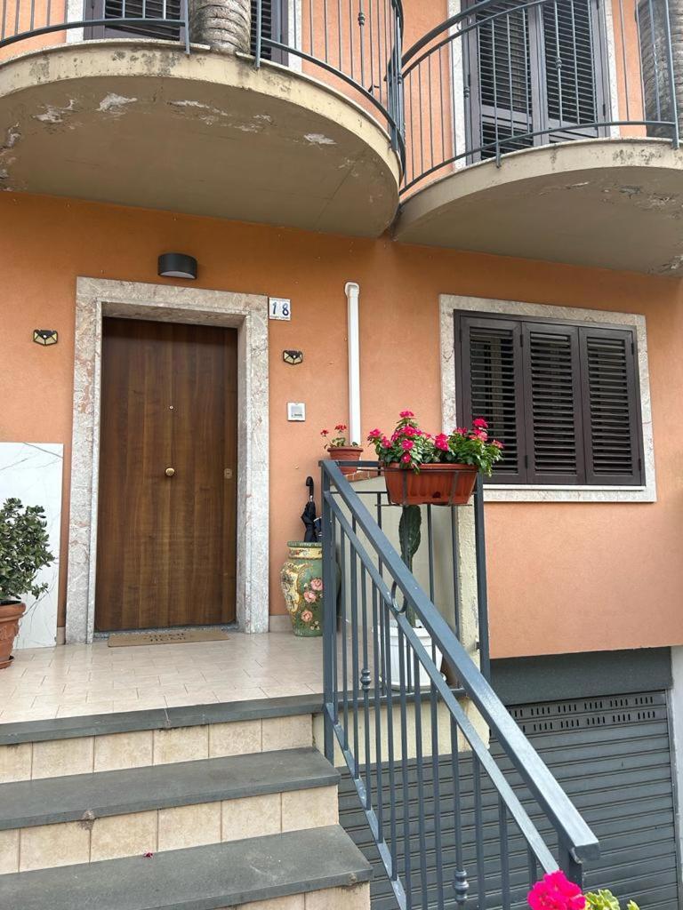Nina Apartament Giardini Naxos Con Posto Auto Buitenkant foto